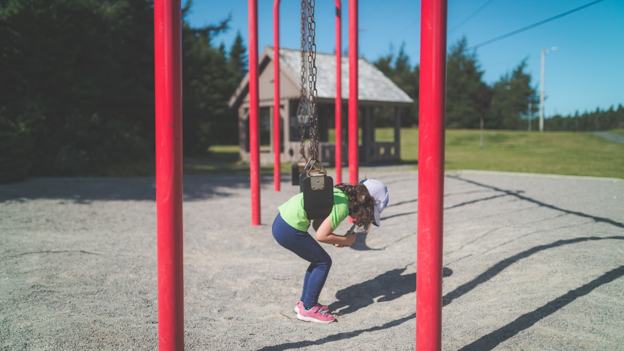 Un bambino in movimento all'aperto: i sintomi dell'ADHD nei bambini sono molto più di iperattività